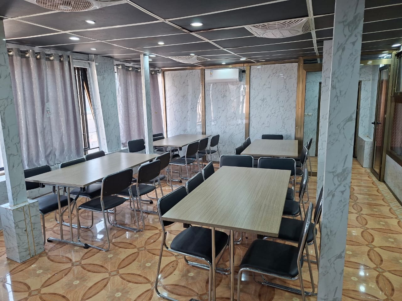 Grande salle de formation de l'Espace FADL